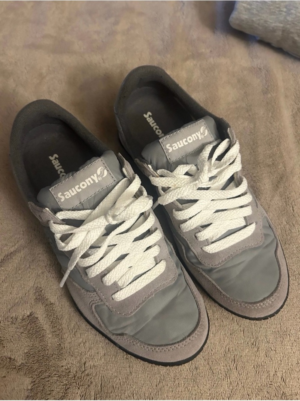 Saucony Light Gray Suede & Nylon Sneakers with White Laces size 7.5 - Picture 2 of 8